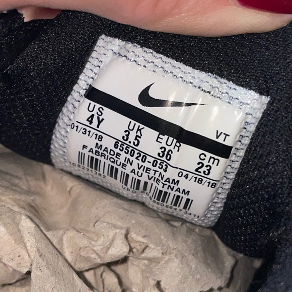 Air Max Plus GS 'Black Pure Platinum' - Picture 4 of 4